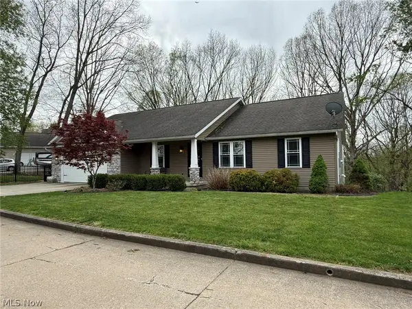 440 Hillcrest Ne Drive, New Philadelphia, OH 44663