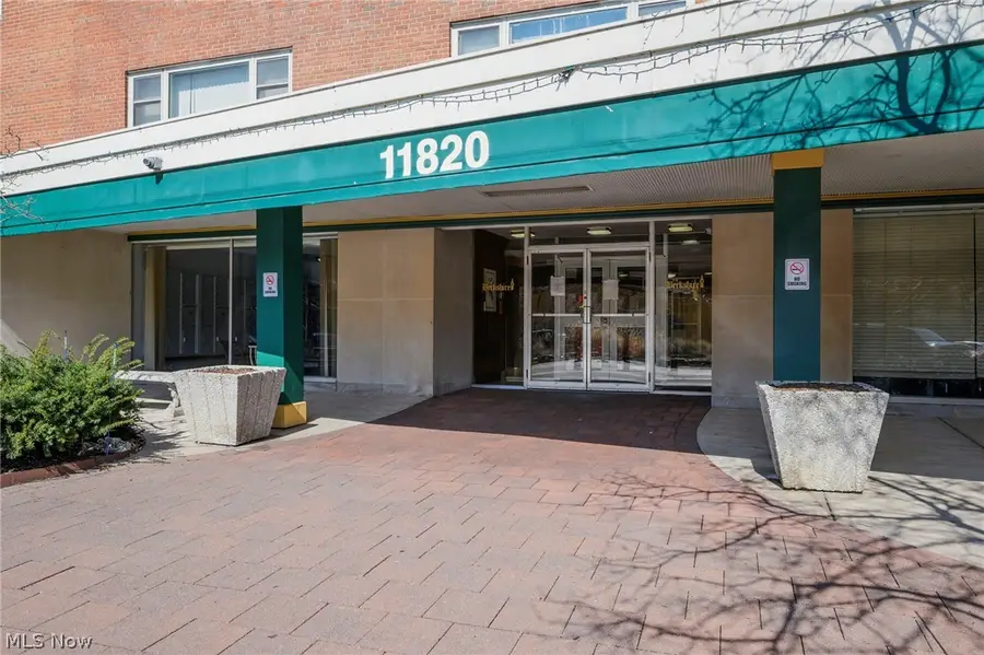 11820 Edgewater Drive #718, Lakewood, OH 44107 - #2