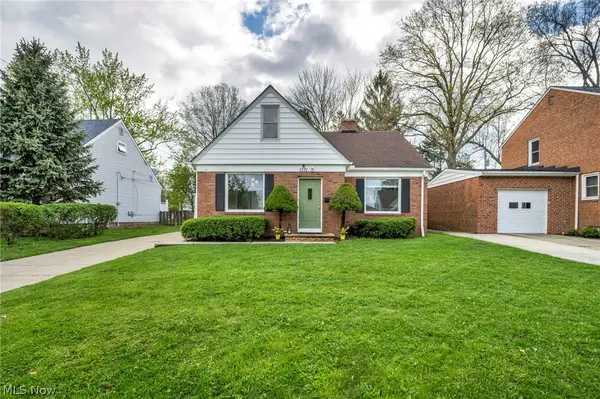 1371 Cranover Road, Lyndhurst, OH 44124