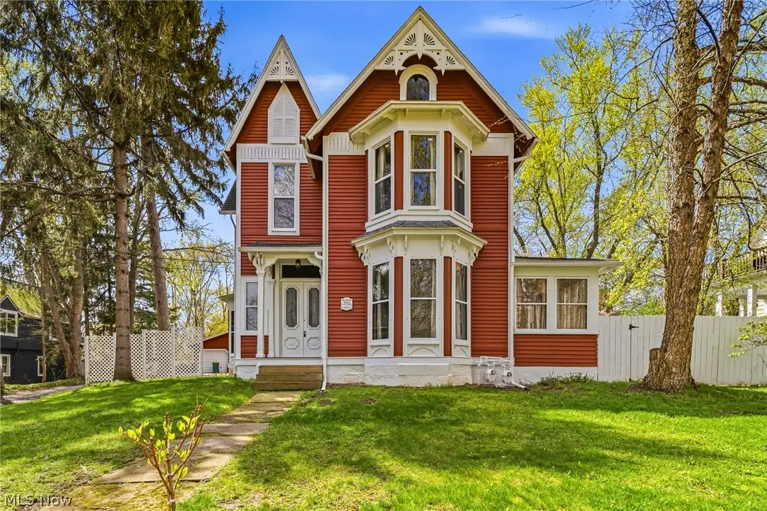 214 N Hambden Street, Chardon, OH 44024 - #1