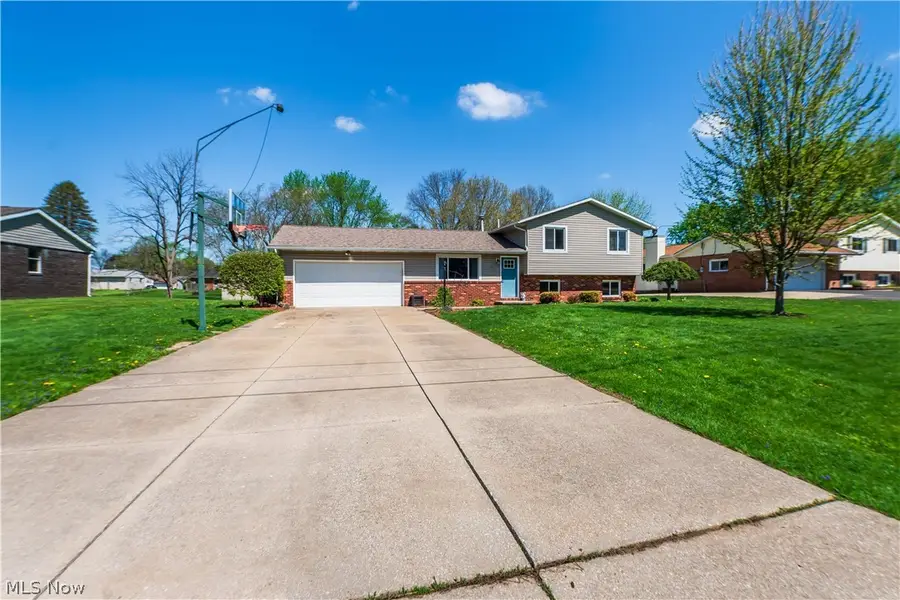 2375 Yorktown Nw Street, Uniontown, OH 44685 - #2