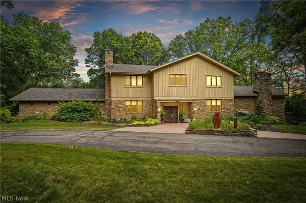 889 Eaton Avenue, Akron, OH 44303