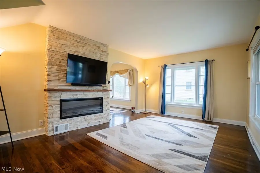 3390 Charles Street, Cuyahoga Falls, OH 44221 - #3