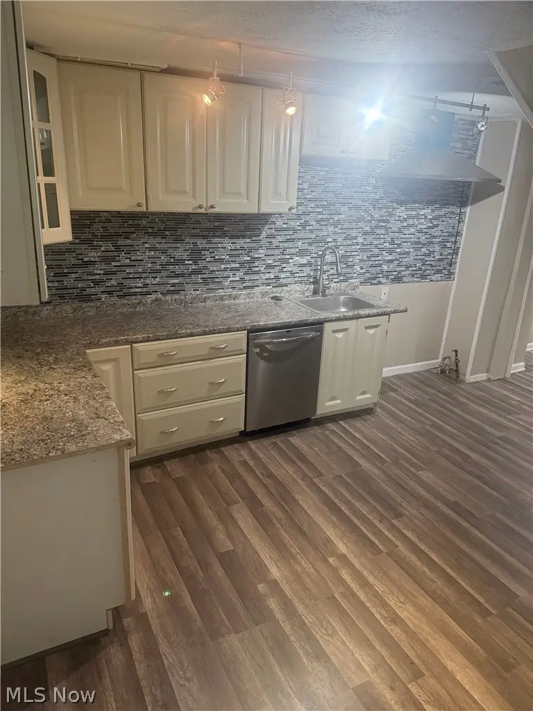 1604 Newman Avenue, Lakewood, OH 44107 - #2