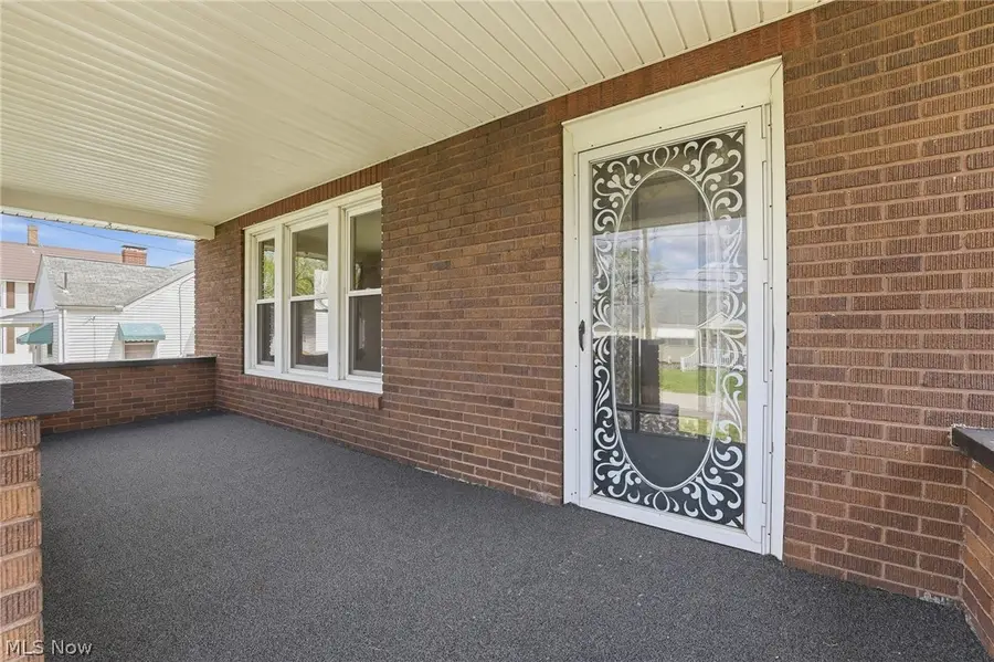 574 29th Nw Street, Massillon, OH 44647 - #2