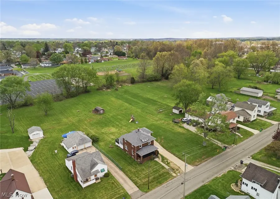 574 29th Nw Street, Massillon, OH 44647 - #3