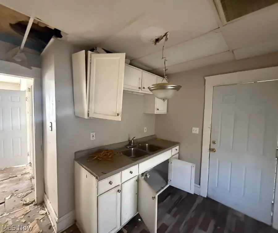 1276 E 133rd Street, Cleveland, OH 44112 - #3