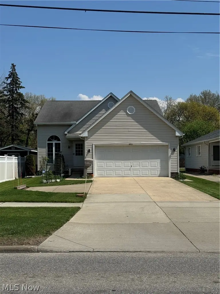 6651 W 130 Street, Parma Heights, OH 44130 - #2