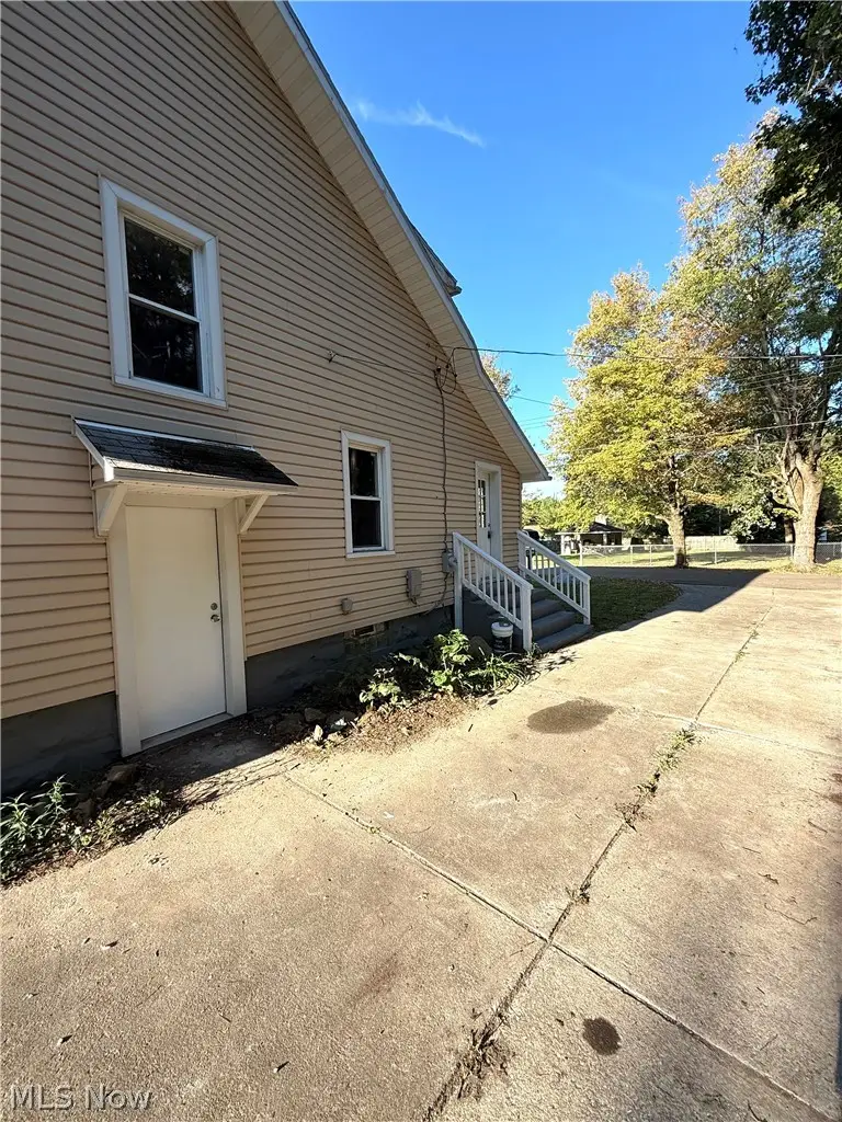 3687 Franklin Avenue, Hubbard, OH 44425 - #2