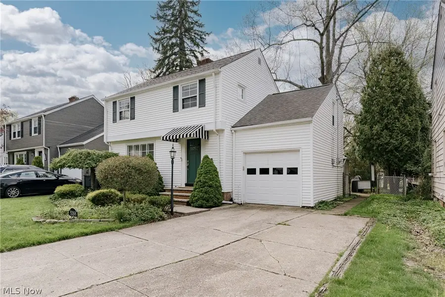 5268 Edenhurst Road, Lyndhurst, OH 44124 - #2