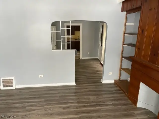 407 E 147th Street, Cleveland, OH 44110 - #3