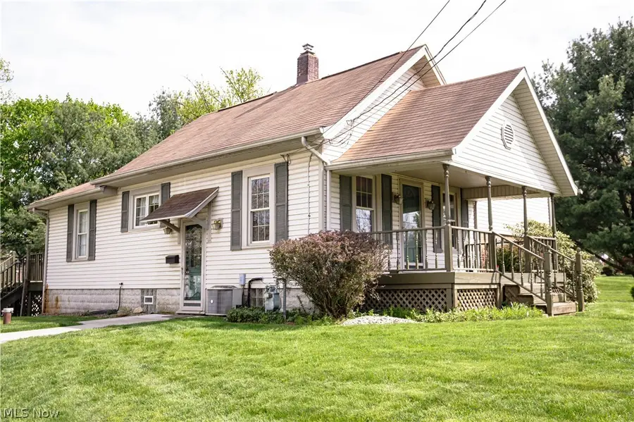 518 Hoover Se Place, Hartville, OH 44632 - #2