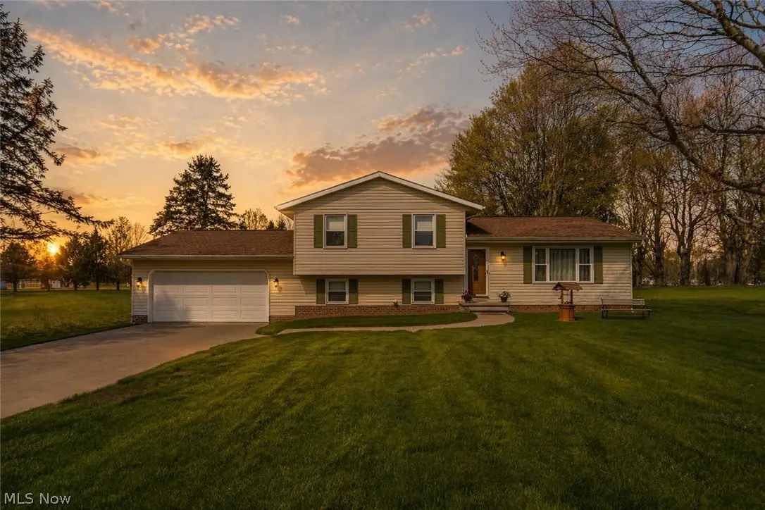 5029 Broadway Ne Avenue, Louisville, OH 44641 - #1