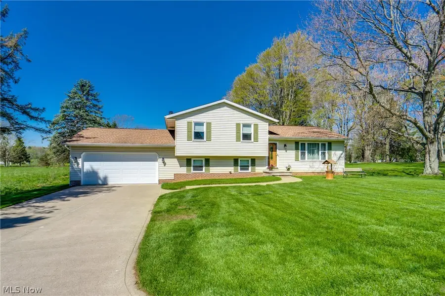 5029 Broadway Ne Avenue, Louisville, OH 44641 - #3