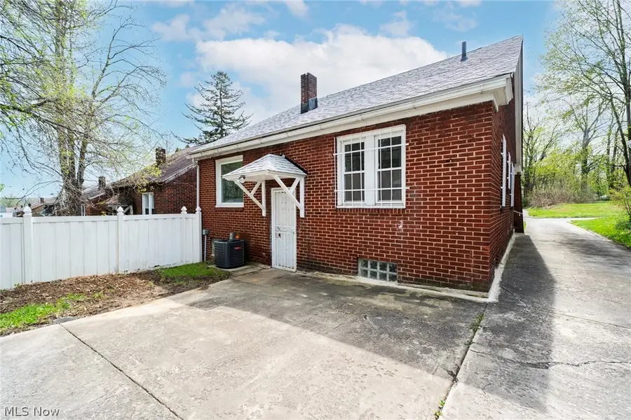 130 Roslyn Drive, Youngstown, OH 44505 - #3