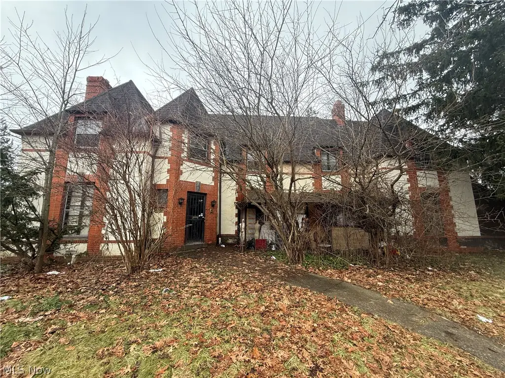 16321 Stockbridge Avenue, Cleveland, OH 44128 - #1
