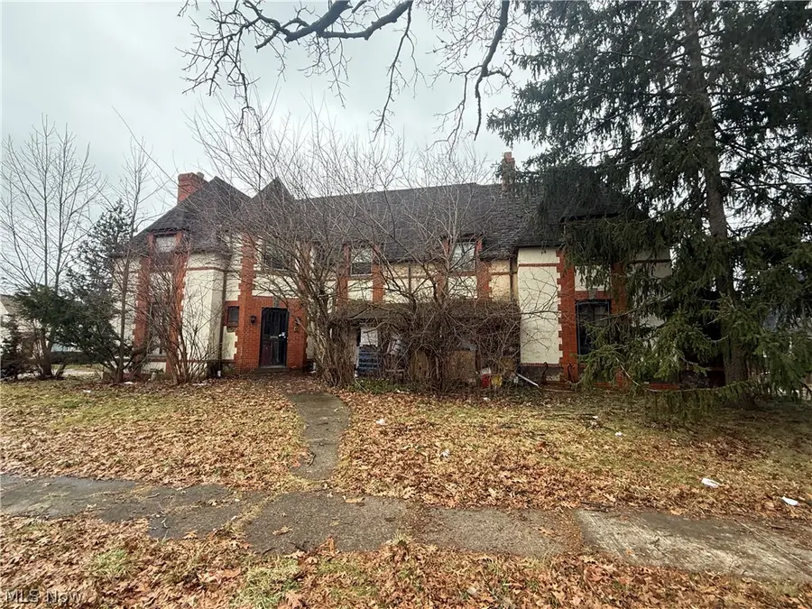 16321 Stockbridge Avenue, Cleveland, OH 44128 - #2
