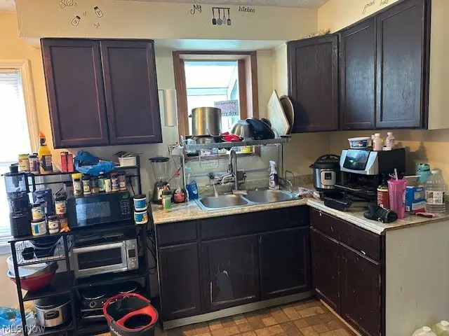 1011 Yellowstone Road, Cleveland Heights, OH 44121 - #3