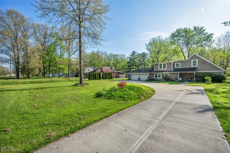 8689 Stearns Road, Olmsted, OH 44138 - #3