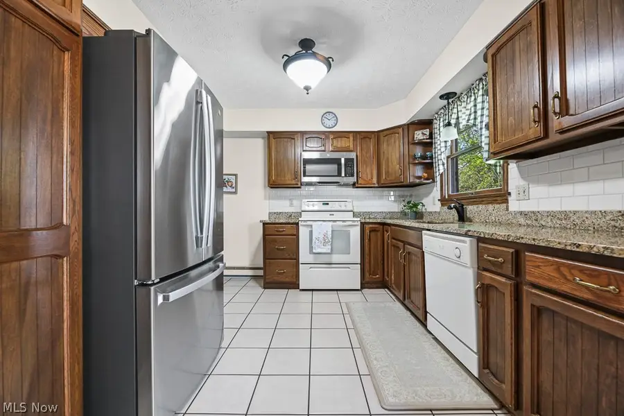 14281 Wade Ne Drive, Hartville, OH 44632 - #2