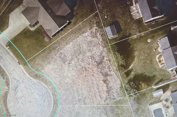 5509 Shadow Field Ne Circle, Louisville, OH 44641