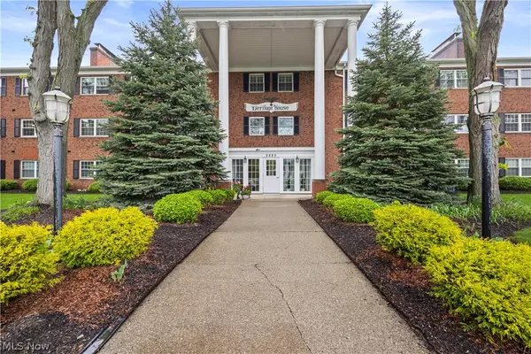 2885 Pease Drive #303, Rocky River, OH 44116