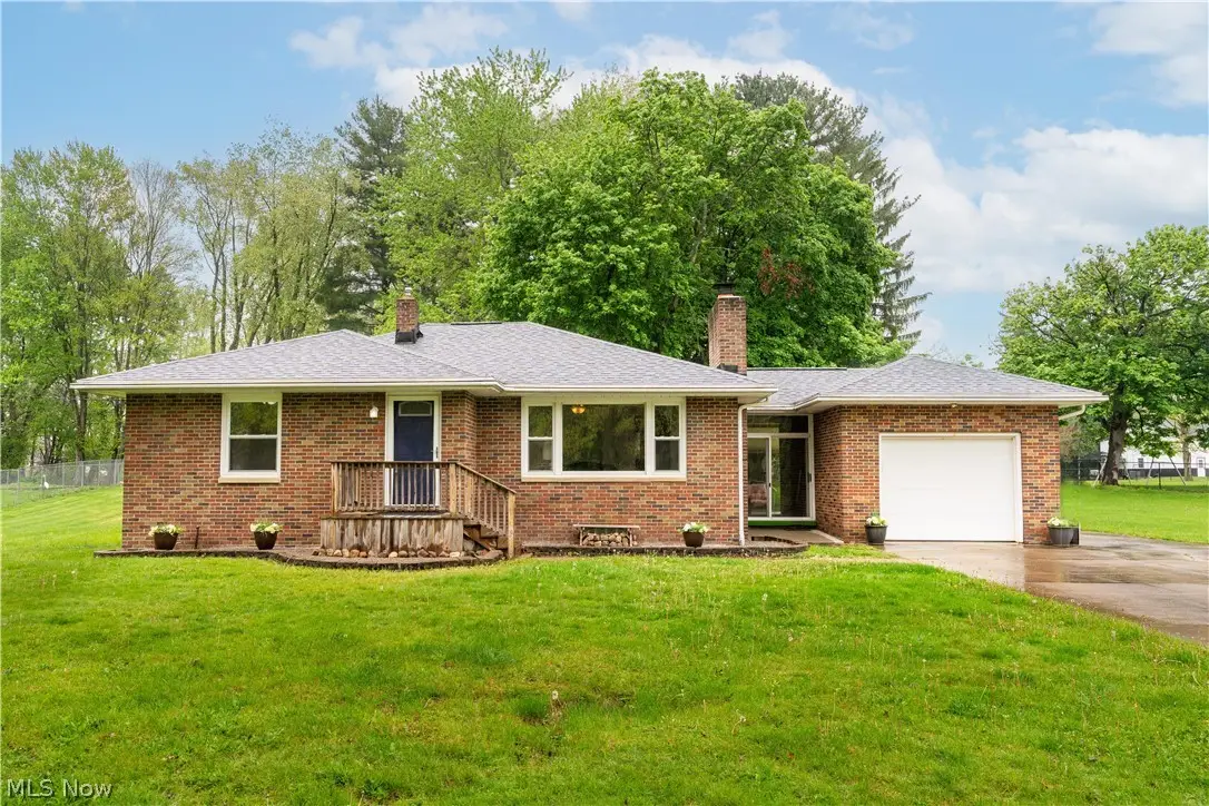 1213 Pleasantview Se Avenue, North Canton, OH 44720 - #1