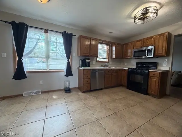 5137 Pine Shadow Court, Mineral Ridge, OH 44440 - #2