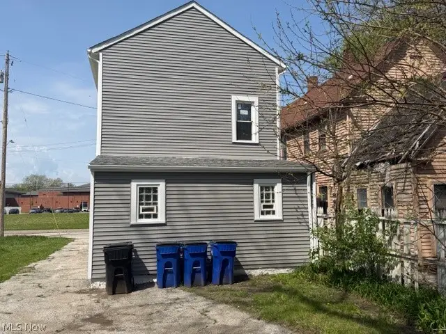 1427 E 92nd Street, Cleveland, OH 44106 - #3