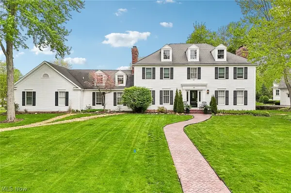 44 Pinewood Lane, Hudson, OH 44236