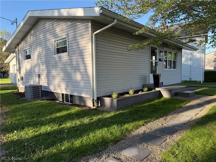 1127 Schell Nw Avenue, New Philadelphia, OH 44663 - #2