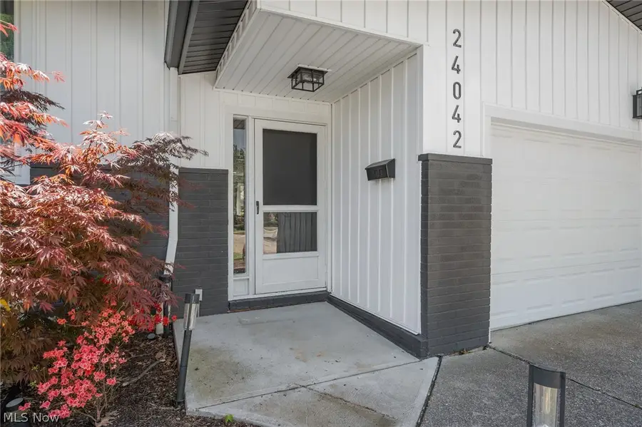 24042 Greenlawn Avenue, Beachwood, OH 44122 - #3