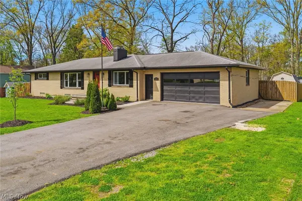 11351 Wilhurst Ne Avenue, Hartville, OH 44632