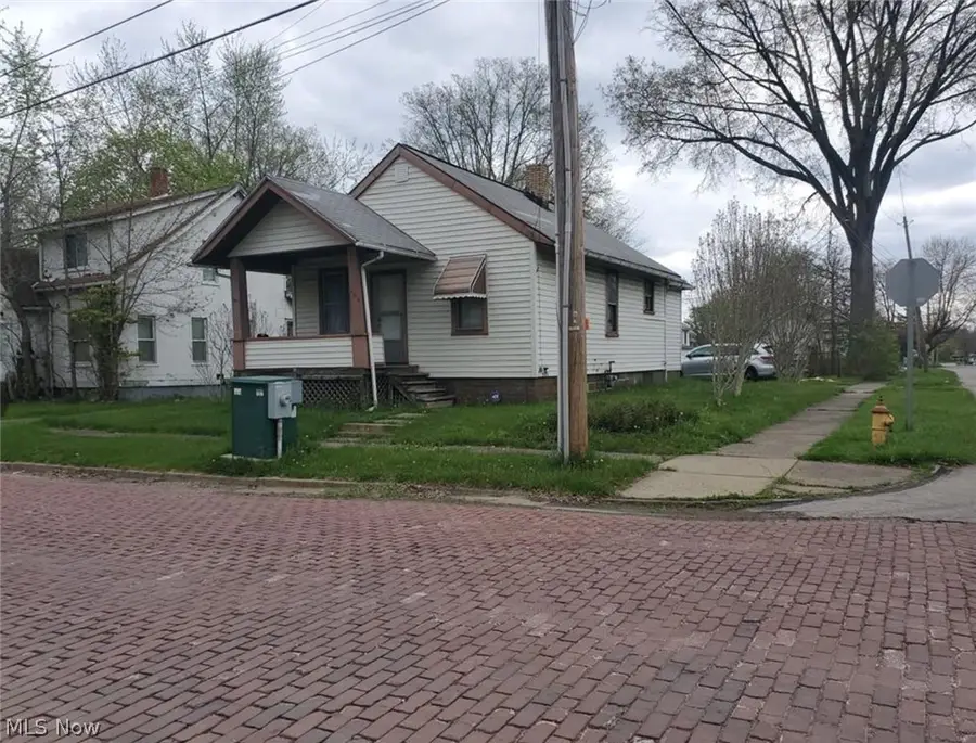 404 York Nw Avenue, Warren, OH 44485 - #2