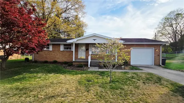 162 Orange Drive, Williamstown, WV 26187