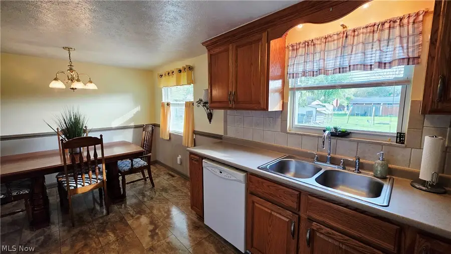 162 Orange Drive, Williamstown, WV 26187 - #3