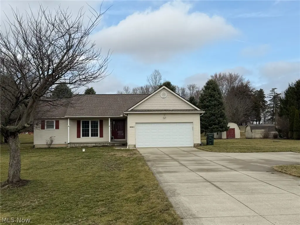6561 Swamp Ne Street, Hartville, OH 44632 - #1