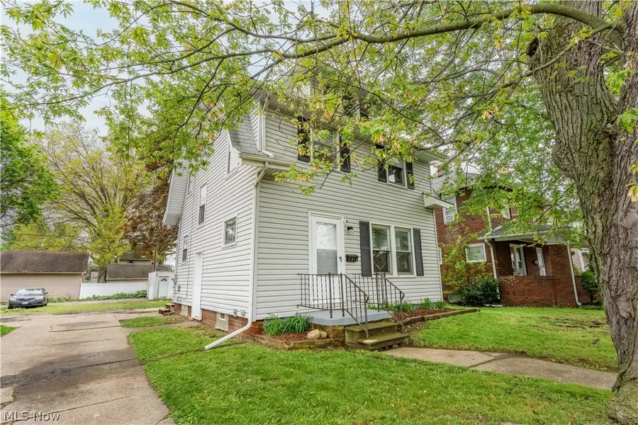 2910 13th Nw Street, Canton, OH 44708 - #2