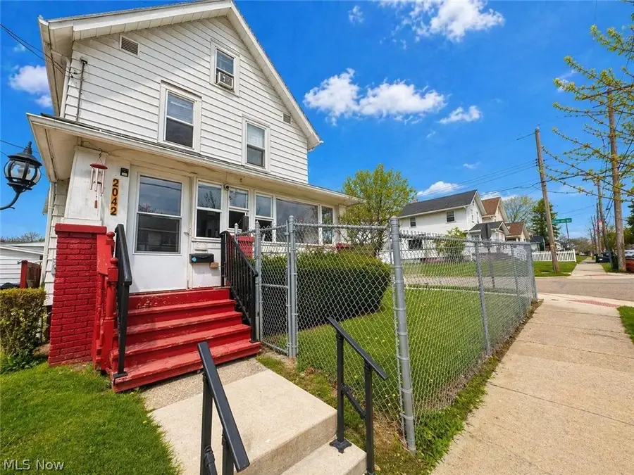 2042 13th Sw Street, Akron, OH 44314 - #2