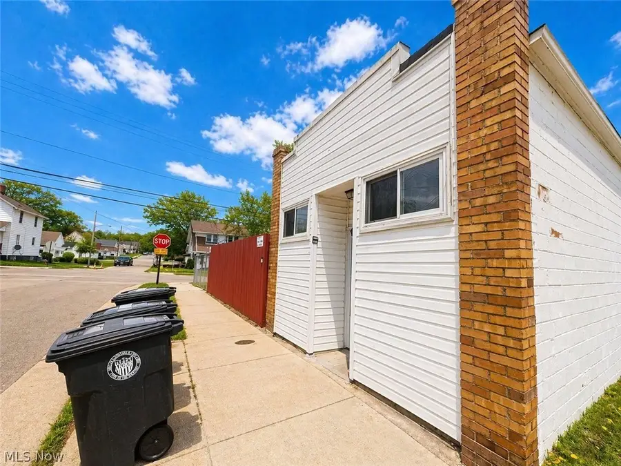 2042 13th Sw Street, Akron, OH 44314 - #3