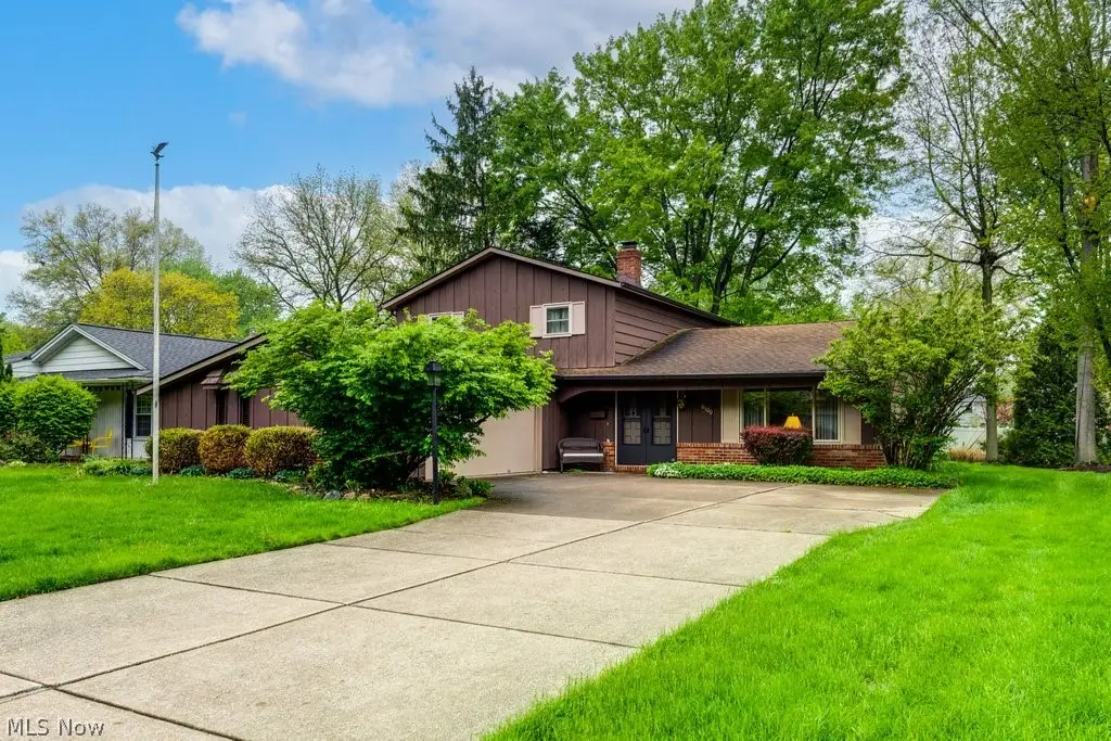 6100 Paisley Drive, North Olmsted, OH 44070 - #1