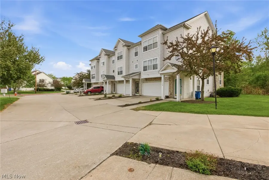 17583 Wildwood Lane, Cleveland, OH 44119 - #3