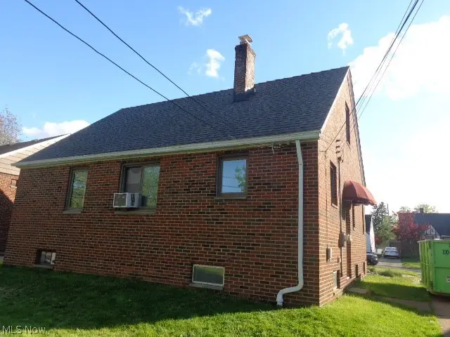 9504 Eureka Parkway, Parma Heights, OH 44130 - #2