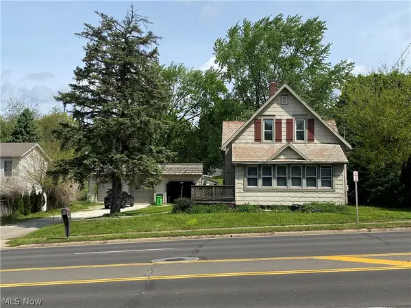 1023 Applegrove Nw Street, North Canton, OH 44720