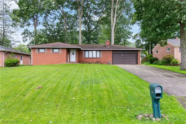 3233 Greenpark Nw Street, Massillon, OH 44646