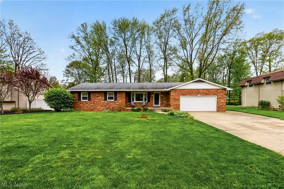 324 Old Oak Drive, Cortland, OH 44410 - #1