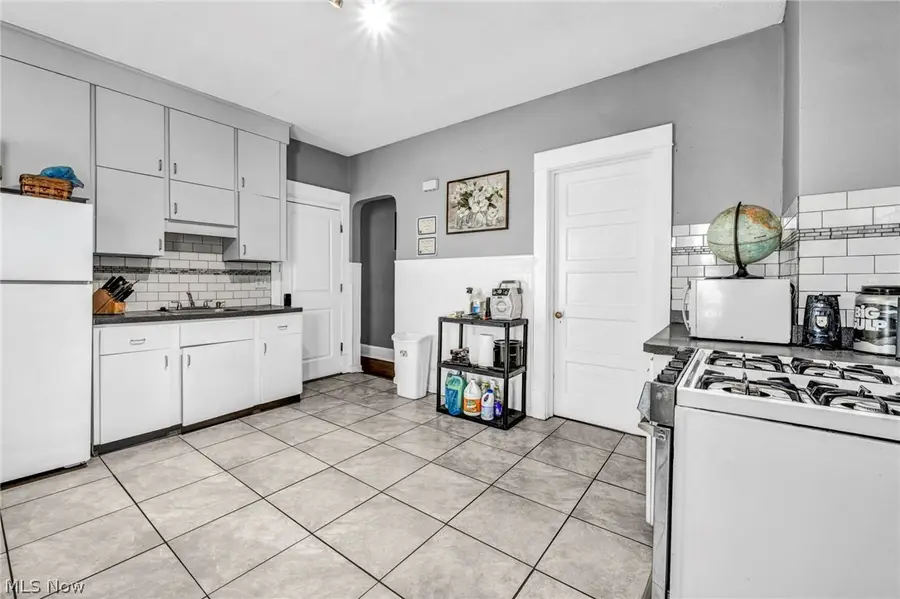 6808 Lansing Avenue, Cleveland, OH 44105 - #3