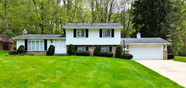 6977 Springledge Road, Sagamore Hills, OH 44067