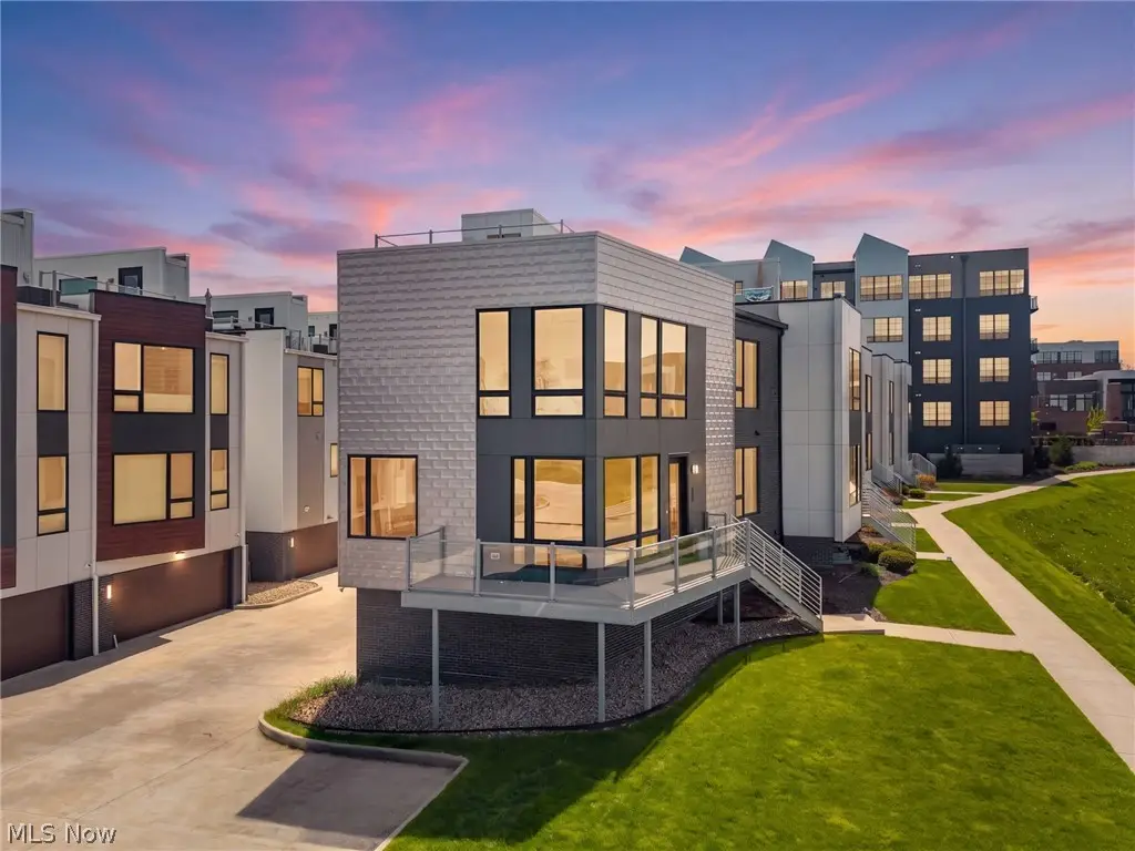 1250 W 70th Street, Cleveland, OH 44102 - #1