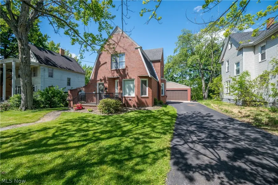 124 Hartzell Avenue, Niles, OH 44446 - #2